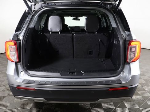 Used 2023 Ford Explorer XLT w/ Equipment Group 202A AWD/4WD image 17