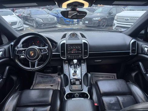 Used 2017 Porsche Cayenne Platinum Edition w/ Premium Package (PJV) image 24