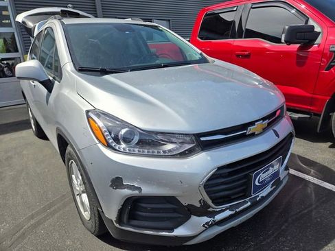 Used 2021 Chevrolet Trax LT FWD image 1