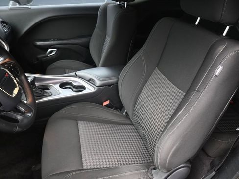 Used 2017 Dodge Challenger SXT image 19