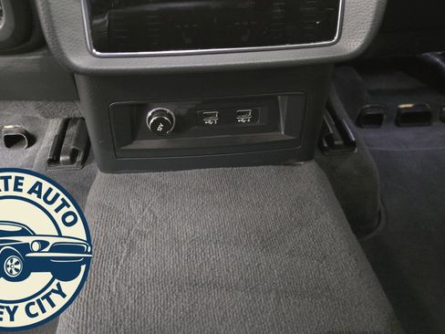 Used 2019 Audi Q8 Prestige w/ Luxury Package image 26