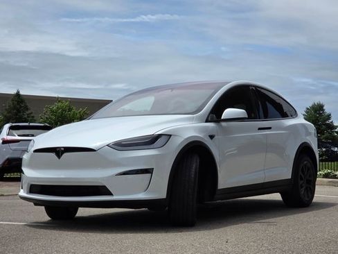 Used 2023 Tesla Model X AWD/4WD image 17