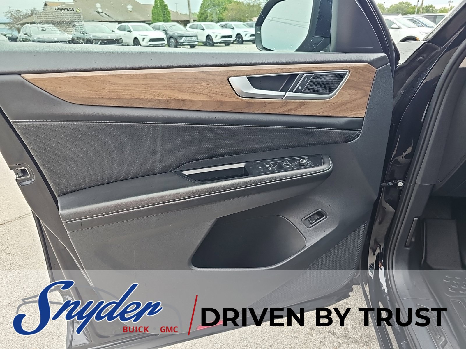 Used 2024 Volkswagen Atlas SE FWD image 12