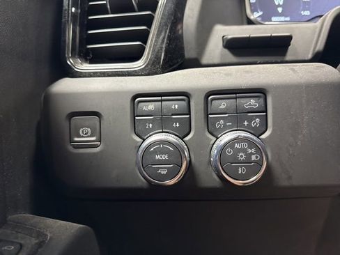 Used 2023 GMC Sierra 1500 AT4 w/ Technology Package AWD/4WD image 9