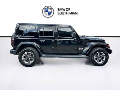 Used 2018 Jeep Wrangler Unlimited Sahara AWD/4WD image 8