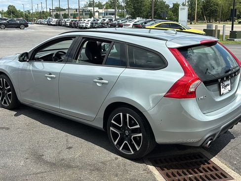 Used 2018 Volvo V60 T5 Dynamic FWD image 4