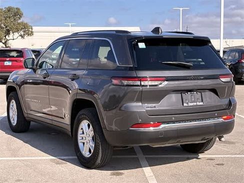 Used 2024 Jeep Grand Cherokee Laredo image 4
