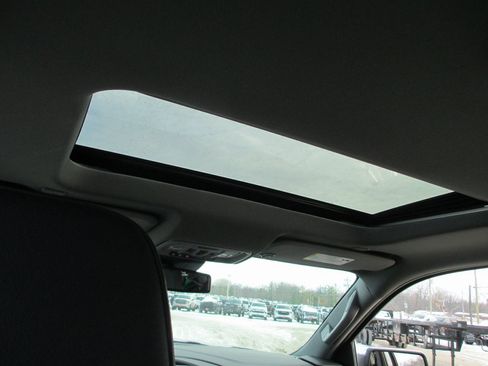 New 2026 GMC Sierra 1500 SLT w/ SLT Convenience Package image 14