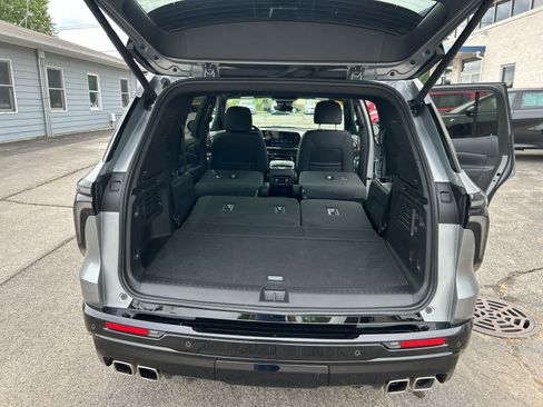 Used 2025 Chevrolet Traverse RS w/ LPO, Floor Liner Package AWD/4WD image 26