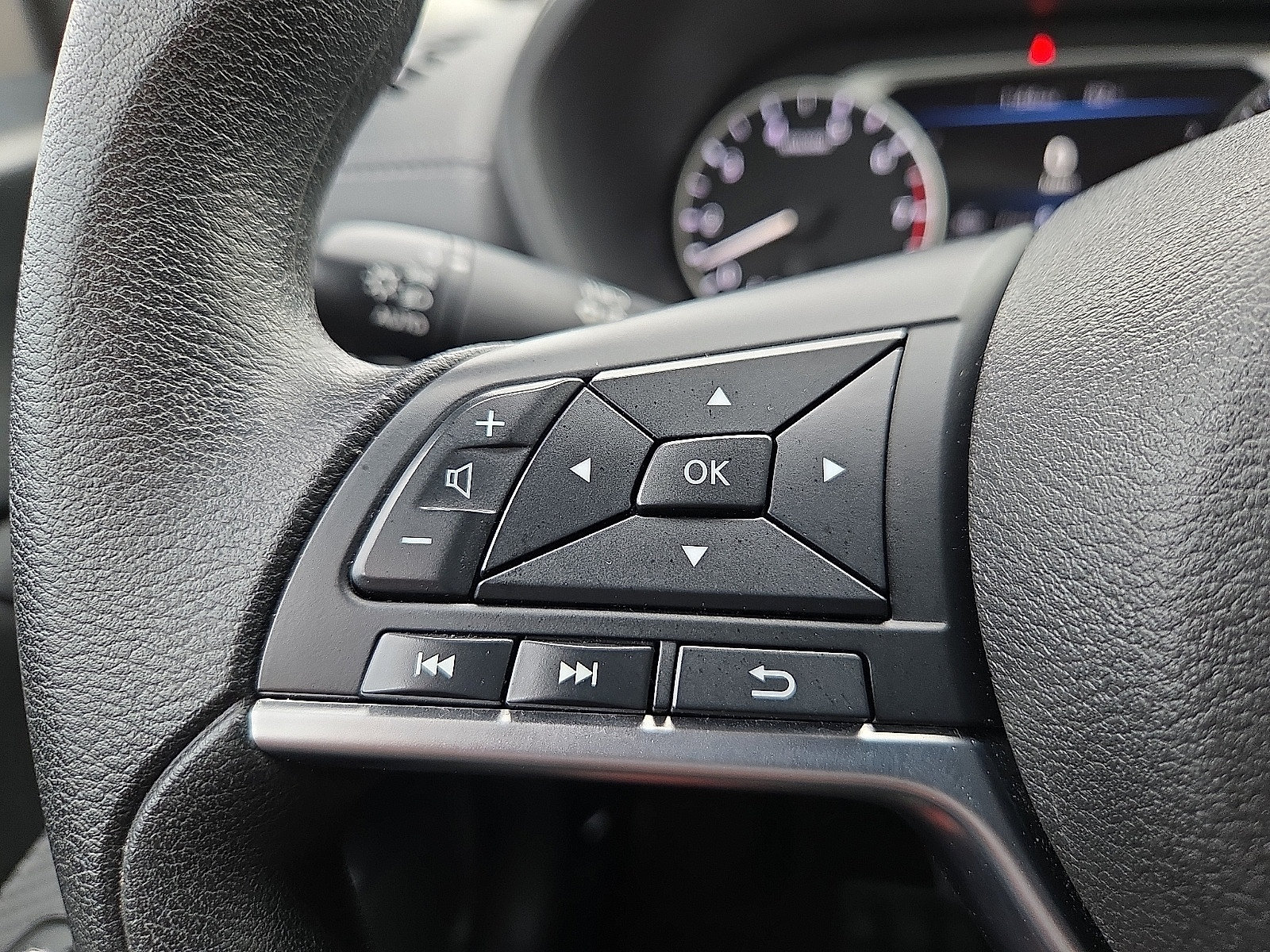 Used 2025 Nissan Sentra SV FWD image 19