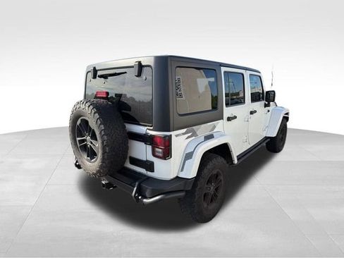 Used 2017 Jeep Wrangler Unlimited Sahara AWD/4WD image 6