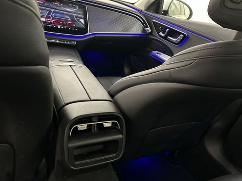 Used 2025 Mercedes-Benz E 350 4MATIC Sedan w/ Winter Package image 21