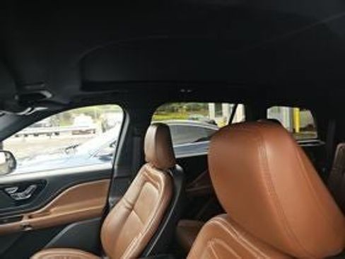 Used 2021 Lincoln Aviator Reserve w/ Equipment Group 201A AWD/4WD image 19