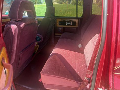 Used 1990 Chevrolet Suburban 4WD image 33