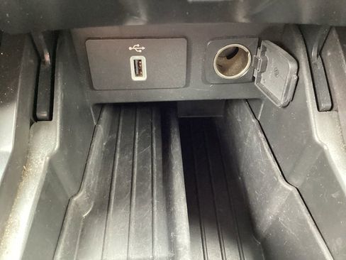 Used 2018 Ford Explorer XLT w/ Equipment Group 201A AWD/4WD image 23