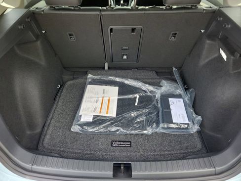 New 2026 Volkswagen Taos SE FWD image 6