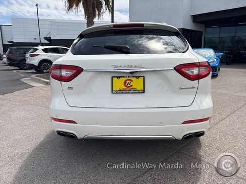 Used 2019 Maserati Levante GranLusso image 3