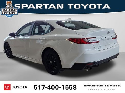 Used 2025 Toyota Camry SE image 9