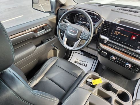 Used 2025 GMC Sierra 1500 SLE w/ Preferred Package AWD/4WD image 15