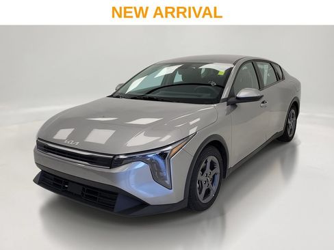 Used 2025 Kia K4 FWD image 1