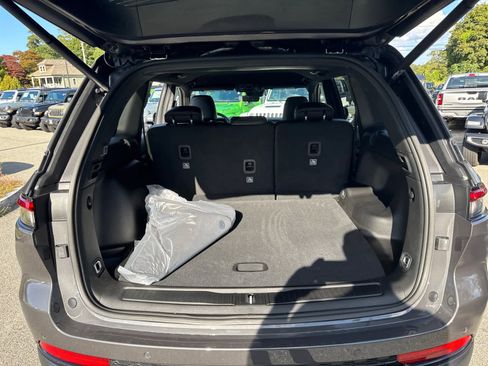 New 2025 Jeep Grand Cherokee Limited w/ Black Appearance Package image 37