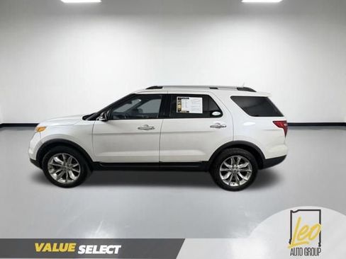Used 2015 Ford Explorer XLT w/ Equipment Group 202A AWD/4WD image 2
