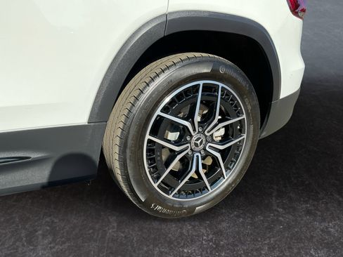 Used 2023 Mercedes-Benz EQB 300 4MATIC SUV image 10