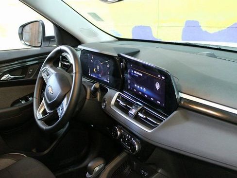 Used 2025 Chevrolet TrailBlazer LT w/ Convenience Package image 10