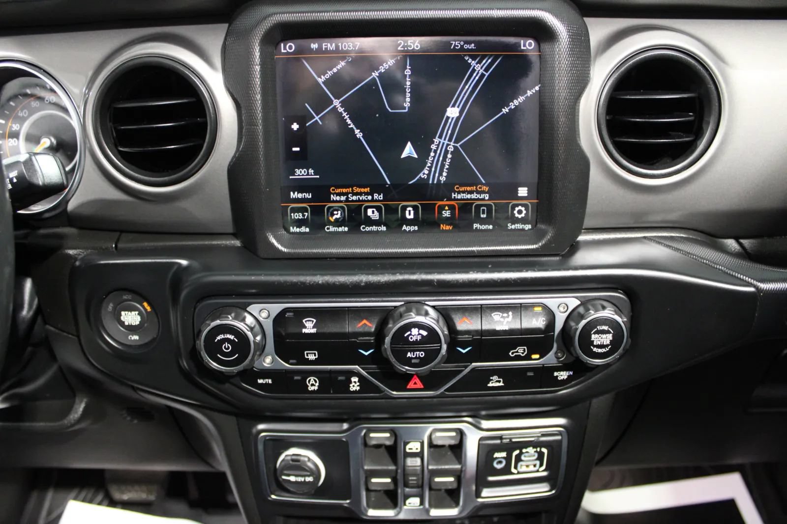 Used 2022 Jeep Wrangler Unlimited Sport AWD/4WD image 3