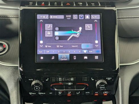 New 2025 Jeep Grand Cherokee Altitude image 20