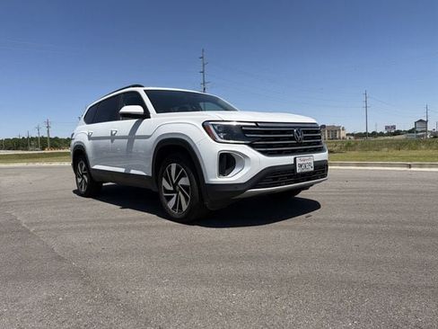 Used 2024 Volkswagen Atlas SE FWD image 7