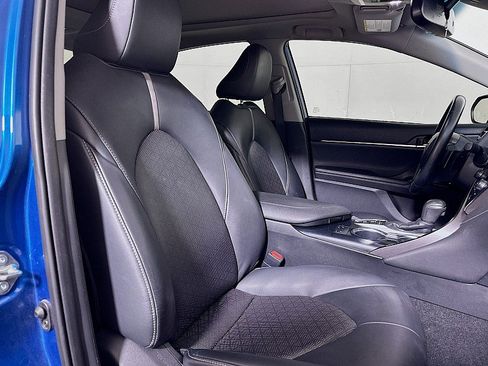 Used 2020 Toyota Camry XSE FWD image 29