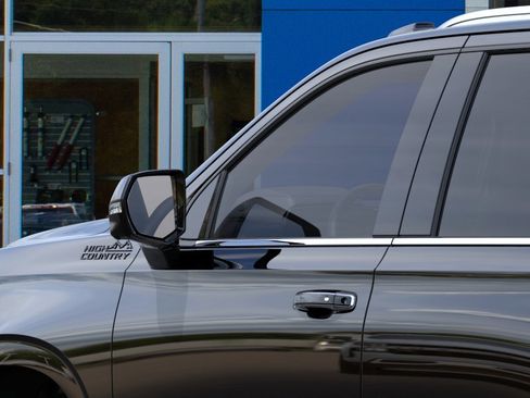 New 2026 Chevrolet Tahoe High Country AWD/4WD image 12