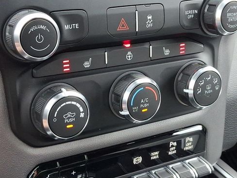 Used 2024 RAM 3500 Big Horn w/ Towing Technology Group AWD/4WD image 15