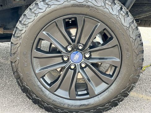 Used 2019 Ford F150 Lariat w/ Equipment Group 502A Luxury AWD/4WD image 14