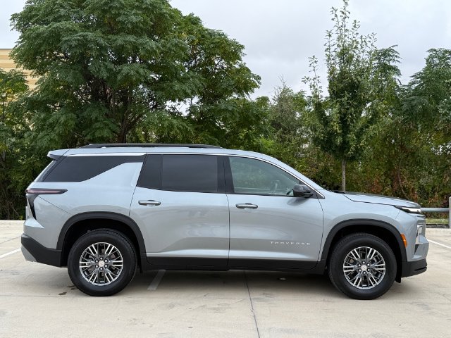 Used 2026 Chevrolet Traverse LT w/ Driver Confidence Package FWD image 5