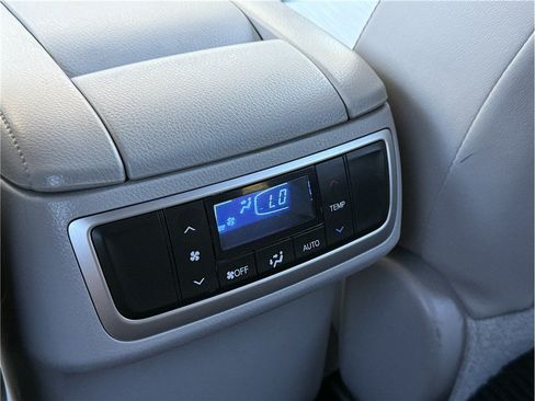Used 2016 Toyota Highlander Plus AWD/4WD image 20