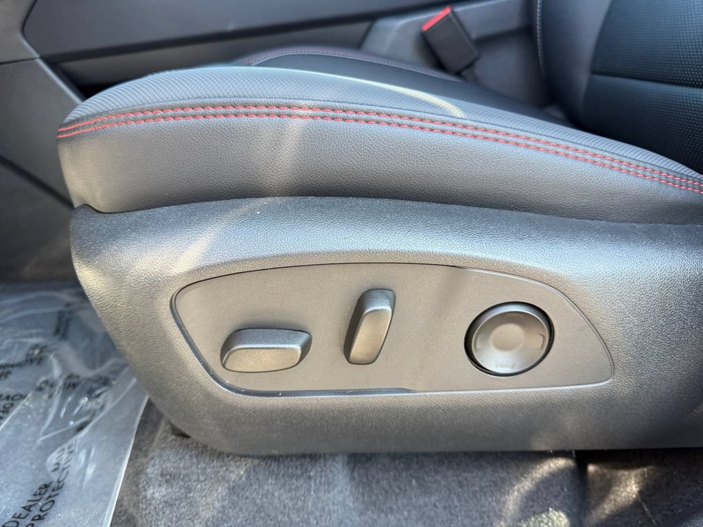 Used 2025 Chevrolet Traverse RS FWD image 10