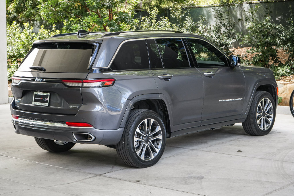 Used 2023 Jeep Grand Cherokee Overland w/ Advanced Protech Group III AWD/4WD image 6