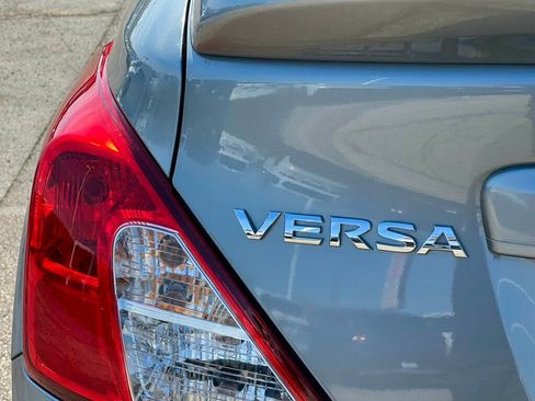 Used 2013 Nissan Versa SV FWD image 10