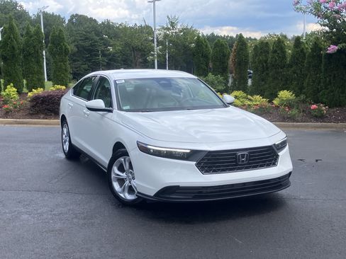 Used 2025 Honda Accord LX image 2