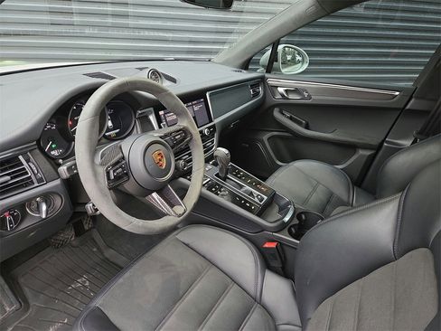 Used 2023 Porsche Macan GTS image 4
