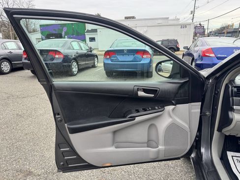 Used 2012 Toyota Camry LE image 11