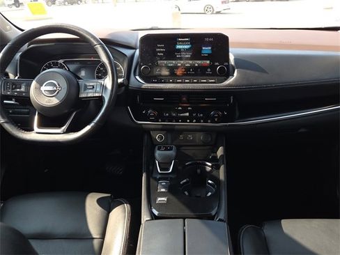 Used 2023 Nissan Rogue SL w/ SL Premium Package image 11