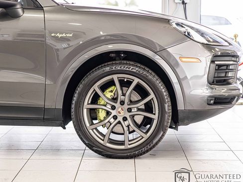 Used 2020 Porsche Cayenne E-Hybrid image 12