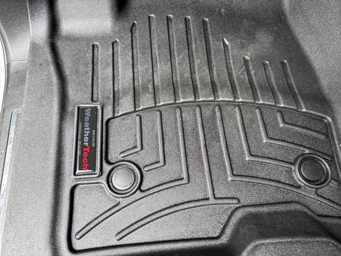Used 2023 GMC Yukon AT4 w/ AT4 Premium Package AWD/4WD image 17