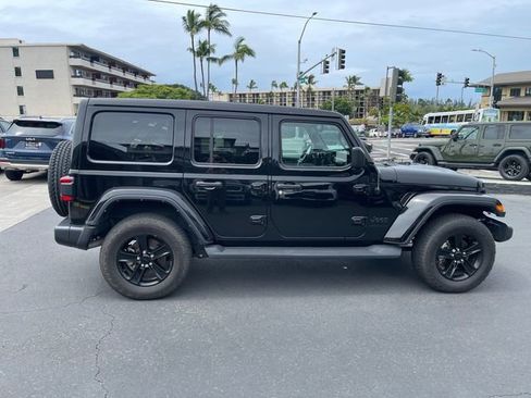 Used 2023 Jeep Wrangler Unlimited Sahara AWD/4WD image 7