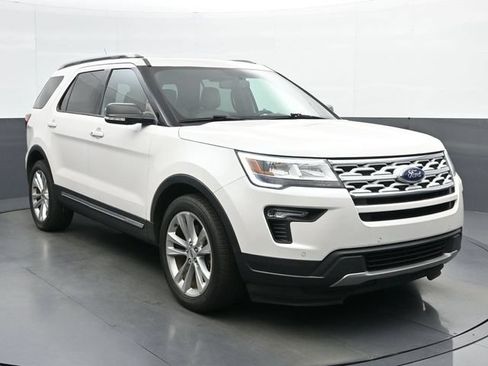 Used 2019 Ford Explorer XLT w/ Equipment Group 202A FWD image 2