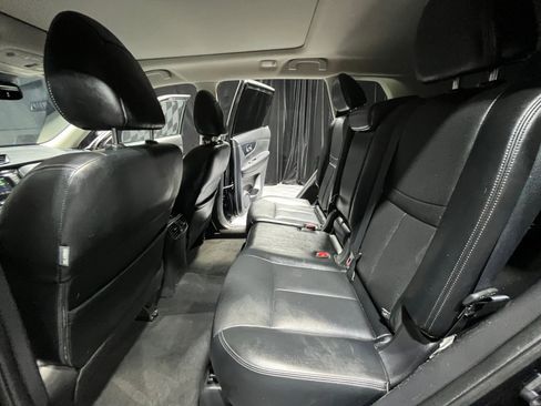 Used 2018 Nissan Rogue SL w/ Premium Package image 17