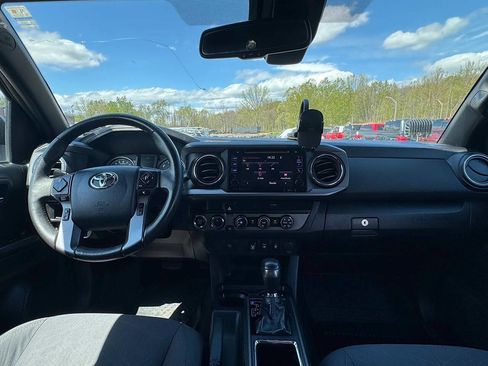 Used 2019 Toyota Tacoma TRD Off-Road w/ Four Season Floor Mat Package AWD/4WD image 6
